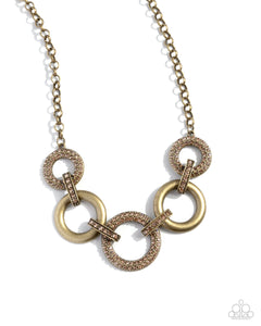 cosmopolitan-confidence-brass-necklace-paparazzi-accessories