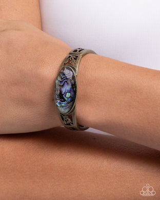 Spliced Santa Fe - Brass Bracelet - Paparazzi Accessories
