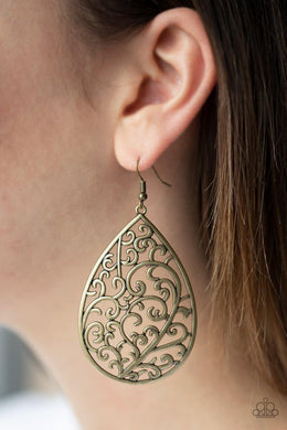 Grapevine Grandeur - Brass Earrings - Paparazzi Accessories - Sassysblingandthings