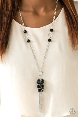 hit-the-runway-black-necklace-paparazzi-accessories