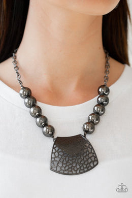 large-and-in-charge-black-necklace-paparazzi-accessories