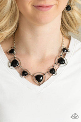 make-a-point-black-necklace-paparazzi-accessories