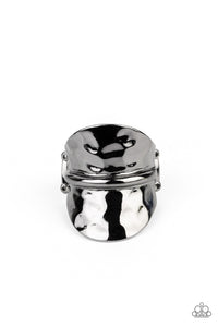 high-stakes-gleam-black-ring-paparazzi-accessories